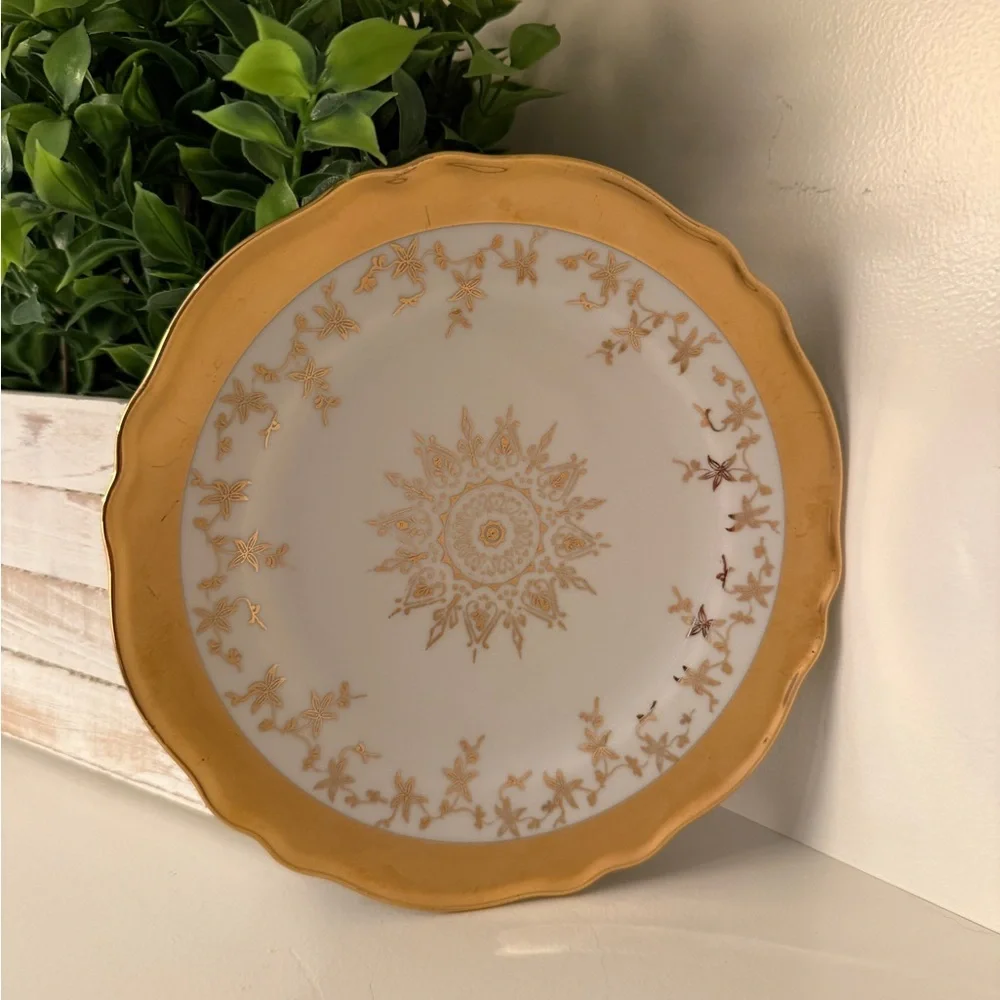K&A Krautheim Selb Bavaria German Porcelain Lunch, Dessert,Salad Plate Scalloped